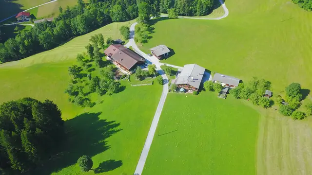 Der Köckenhof und das Alpbachtal von oben, Drohnenaufnahme