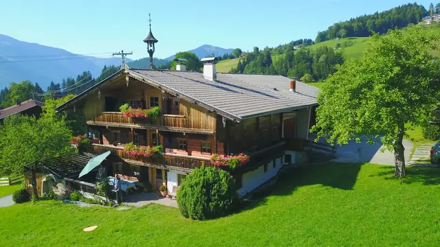 Der Köckenhof und das Alpbachtal von oben, Drohnenaufnahme