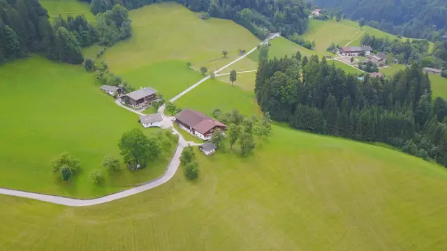 Der Köckenhof und das Alpbachtal von oben, Drohnenaufnahme