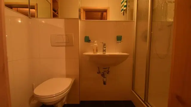 Bad mit WC und Dusche